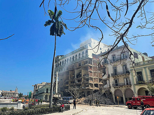 Výbuch zničil luxusní hotel v centru Havany a vyžádal si život 26 lidí