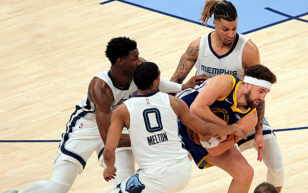 Basketbalisté Golden State a Milwaukee slavili na úvod čtvrtfinále výhry