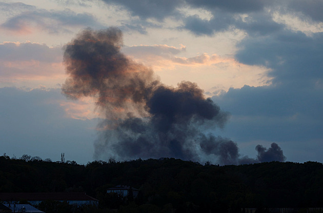 Rusové v noci ostřelovali Kyjevskou oblast, výbuchy otřásly i Chersonem