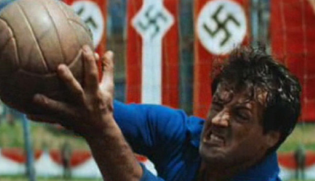 TELEVIZIONÁŘ: Fotbalista Stallone riskuje válečný trest za Vítězství
