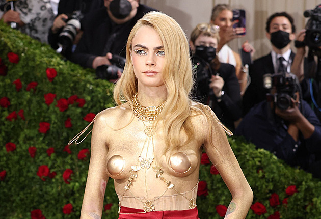 Přestala jsem se stydět za to, koho miluju, říká pansexuálka Cara Delevingne