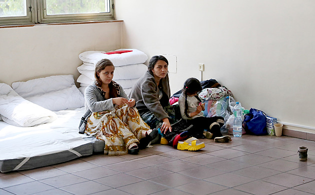 Romské uprchlíky z nádraží ubytovali v kasárnách, v Židenicích to nečekali