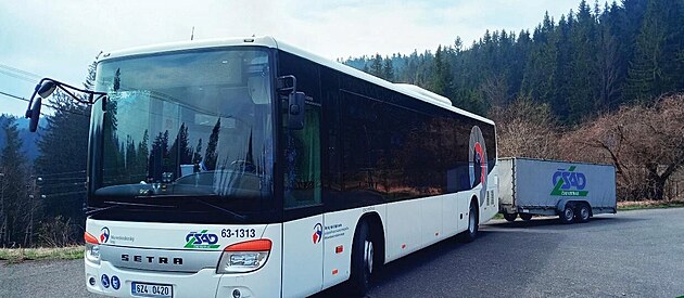 Autobus, který jezdí do Beskyd.