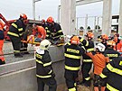 V sobotu odpoledne zachraovali hasii zasypanho dlnka na stavb u Holubic...