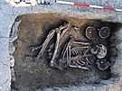 Hroby ntick kultury (star doba bronzov).