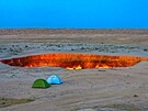 Brána do pekla je kráter na území Turkmenistánu uprost�ed pou�t� Karakum...