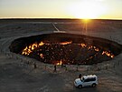 Brána do pekla je kráter na území Turkmenistánu uprost�ed pou�t� Karakum...