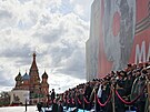 V Moskv zaala u píleitosti Dne vítzství vojenská pehlídka. Na ní také...