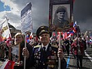 Lidé v Moskv slaví Den vítzství. (9. kvtna 2022)