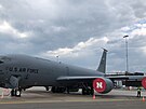 Ltajc tanker KC-135 americk Nrodn gardy z Nebrasky na pardubickm letiti...