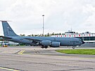 Ltajc tanker KC-135 americk Nrodn gardy z Nebrasky na pardubickm letiti...