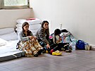 Romtí uprchlíci z Ukrajiny, kteí se nejdív utáboili u hlavního nádraí v...