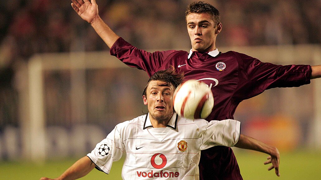 AC Sparta Praha - Manchester United.  Michal Meduna v akci. (19.íjna 2004)
