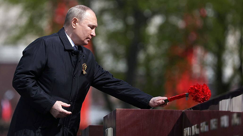 V Moskvě začala při příležitosti Dne vítězství vojenská přehlídka. Na ní také...