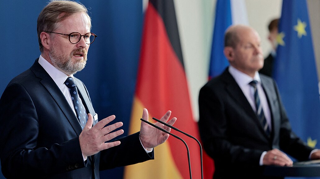 Nmecký kanclé Olaf Scholz se v Berlín seel s eským premiérem Petrem...