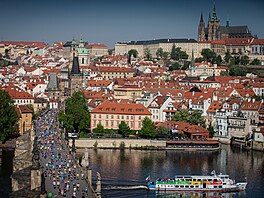 Diváci si pro sledování maratonu vybírali i netradiní místa. Praský maraton...