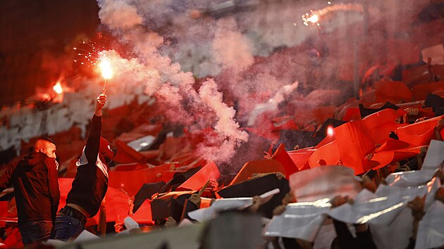 Divoc fanouci ped zpasem Marseille vs. Feyenoord.
