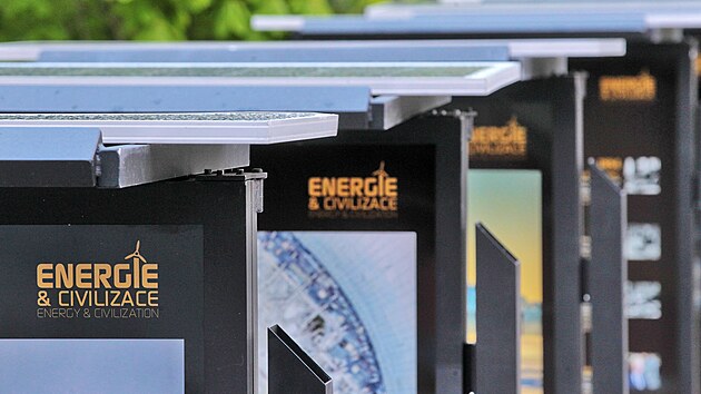 Exteriérová panelová výstava na náplavce u hotelu Thermal Energie a civilizace.