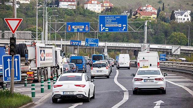 Na konci dubna za�aly na Barrandovsk�m most� prvn� p��pravn� pr�ce souvisej�c� s jeho rekonstrukc�. (2. kv�tna 2022)