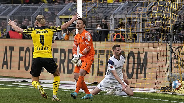 Erling Haaland z Dortmundu dv gl v zpase proti Bochumi.