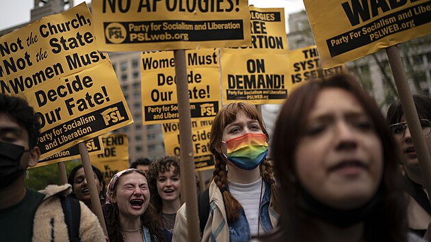 Demonstranti se shromdili na podporu prv na potrat v New Yorku. (3. kvtna 2022)
