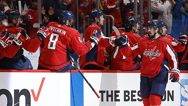 Stdaka Washingtonu Capitals se raduje po vstelen glu Florid Panthers.