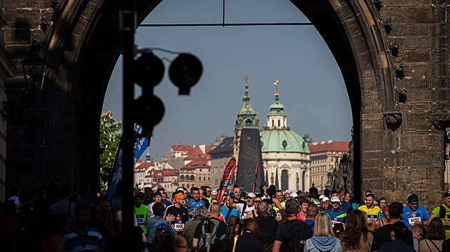 Pohled na zvodnky pod Staromstskou mosteckou v. Prask maraton 2022.