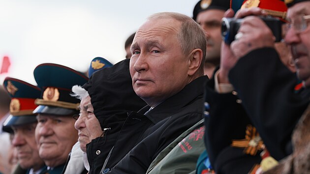 V Moskvě začala při příležitosti Dne vítězství vojenská přehlídka. Na ní také promluvil ruský prezident Vladimir Putin. (9. května 2022)