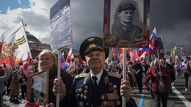 Lid v Moskv slav Den vtzstv. (9. kvtna 2022)