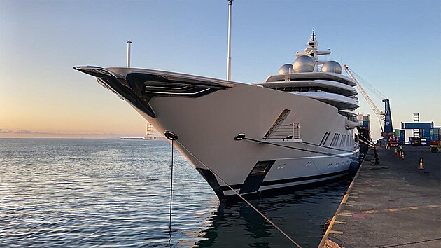 Luxusn jachta Amadea (6. kvtna 2022)