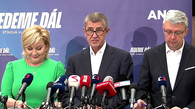 Bval premir Andrej Babi, fka poslanc ANO Alena Schillerov a mstopedseda Snmovny Karel Havlek na tiskov konferenci hnut ANO