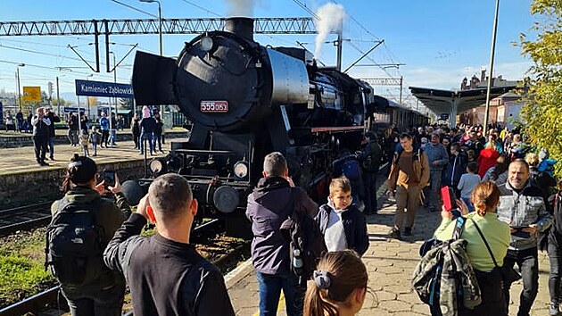Historicky první jízda parního vlaku Králický Sněžník do Slezské Javořiny měla velký úspěch hlavně mezi Poláky.
