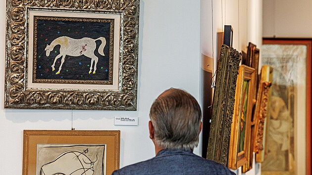 8. května se ve Výstavní síni Expo 58 Art uskuteční aukce výtvarného umění. Jednou z položek je také obraz bývalého prezidenta Václava Havla Bílý kůň ve vesmíru. Pravděpodobně jde o jediný obraz tohoto typu (akryl), kterou vytvořil.