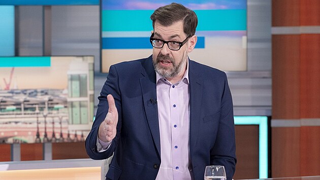 komik a modertor Richard Osman