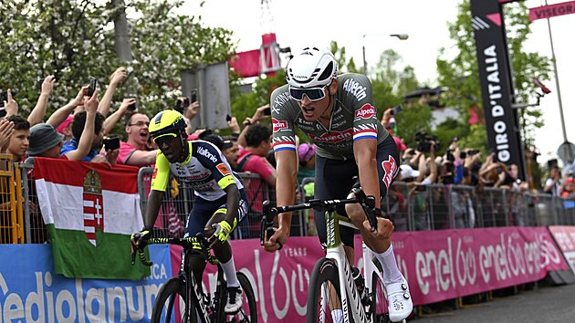 T�SN� FINI�. Mathieu van der Poel udolal v prvn� etap� italsk�ho Gira Biniama Girmaye.