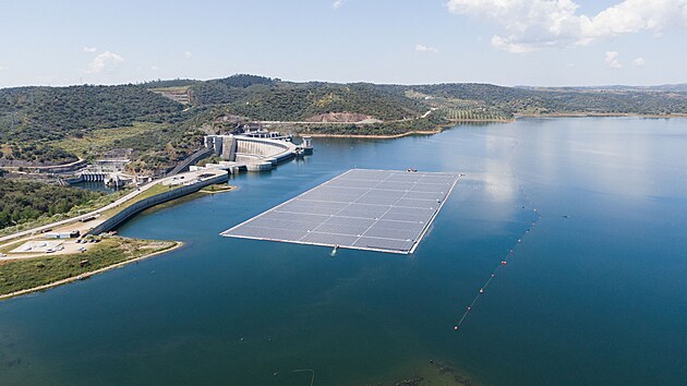 Největší plovoucí solární elektrárna v Evropě (5. května 2022)