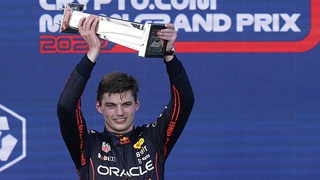 Max Verstappen z Red Bullu s pohrem pro vtze premirov Velk ceny Miami F1.