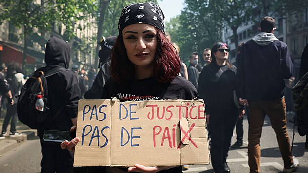 Demonstranti se astn tradinho prvomjovho pochodu odbor v Pai .(1. kvtna 2022)