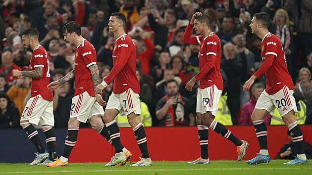 Fotbalisté Manchesteru United slaví gól.