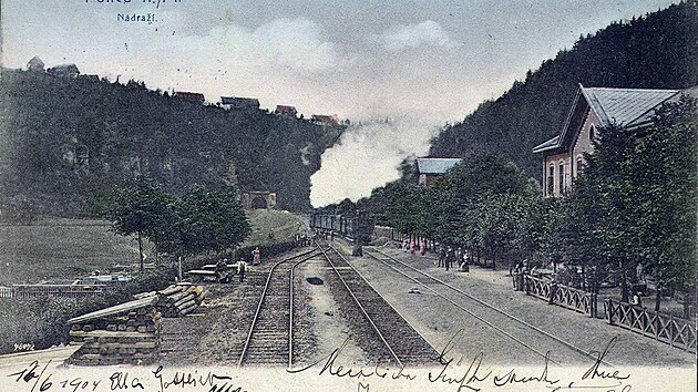 Ndra v Polici nad Metuj na pohlednici odeslan v ervnu 1904