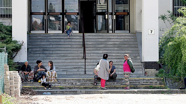 Rom�t� uprchl�ci z Ukrajiny, kte�� se nejd��v ut�bo�ili u hlavn�ho n�dra�� v Brn�, jsou ubytovan� v �idenick�ch kas�rn�ch. (3. kv�tna 2022)