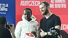 Michal lesingr na tiskové konferenci ped nedlním praským maratonem.