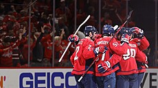 Hrá�i Washingtonu se radují v hlou�ku ze vst�elené branky proti Florid�.
