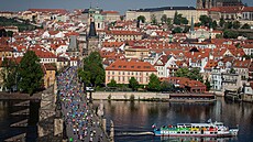 Diváci si pro sledování maratonu vybírali i netradiční místa. Pražský maraton...