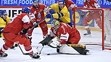 Český brankář Marek Langhamer zasahuje v utkání Švédských hokejových her ve...