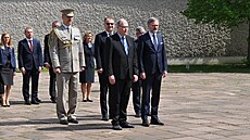 Premiér Petr Fiala (vpravo) spolen s editelem Památníku nmeckého odboru...