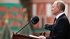 V Moskv� za�ala u p�íle�itosti Dne vít�zství vojenská p�ehlídka. Na ní také...