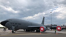 Létající tanker KC-135 americké Národní gardy z Nebrasky na pardubickém letiti...