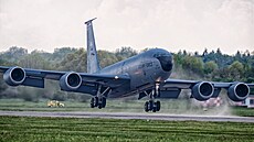 Létající tanker KC-135 americké Národní gardy z Nebrasky na pardubickém letišti...