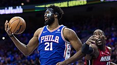 Joel Embiid bhem tetího utkání semifinále konferrence proti Miami.